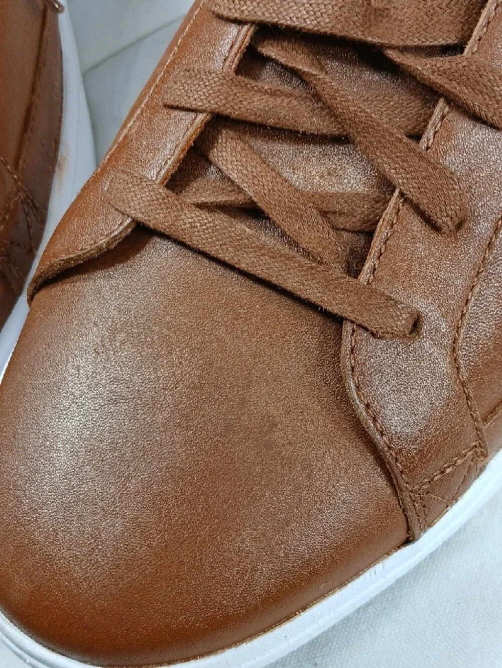 Kizik Classic Brown Low-Top Men's Sneakers with White Sole